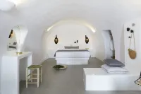 Virginia's Cave Villas Hotels near حصن أويا