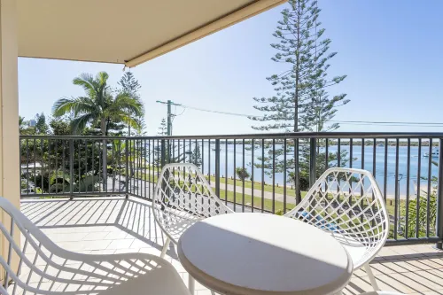 Bayview Beach Holiday Apartments Hotels in Biggera Waters