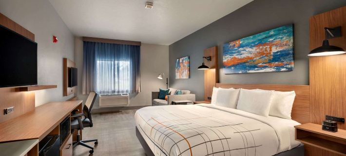 La Quinta Inn & Suites by Wyndham Springfield Hotels in Lane County