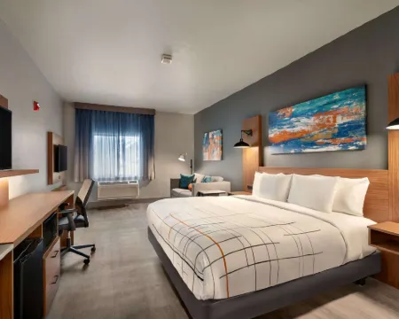 La Quinta Inn & Suites by Wyndham Springfield Hotels in Springfield