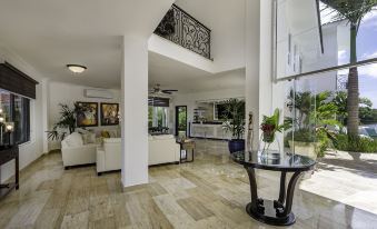 Amazing Private Villa with Chef & Maids
