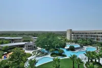 Aravali Marriott Resort & Spa, Delhi NCR - piscina