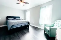 2 Homes, 1 Stay-7Br Niagara Falls Compound Hotels in Lewiston