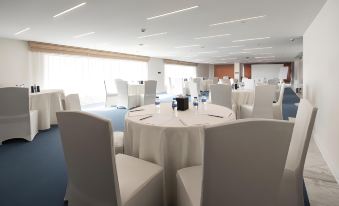Prime Al Corniche Hotel