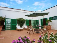 Holiday Home in la Oliva Fuerteventura with Swimming Pool