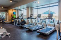 Sparks 1Br Water Views · Spring Season & Views - Gym