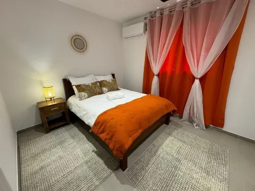 Hostel Toucan Rés Francis avec Piscine Hotels in Ремір-Монжолі