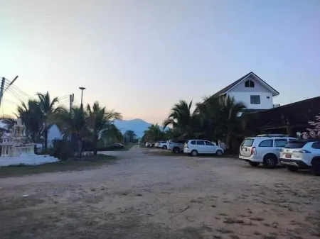 Coconut Garden Garden Cafe Отели рядом с достопримечательностью «Phra That Doi Tung»