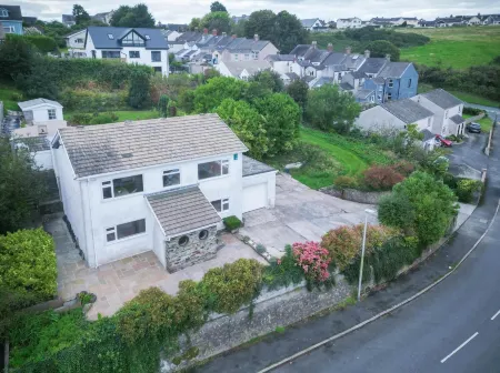 Longview - 4 Bedroom Holiday Home - Pembroke Dock Отели в г. Пемброк-док