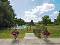 Luxury Berkshire Retreat with Pool and Hot Tub and Sleeps 18 - Villas