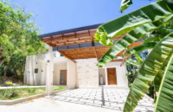 West Bay Breeze 3 Bedroom Home by Redawning Hotels in 