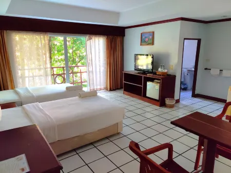 Thong Paeka Hotel
