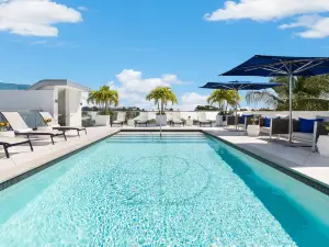 H2O Suites- Adults Only