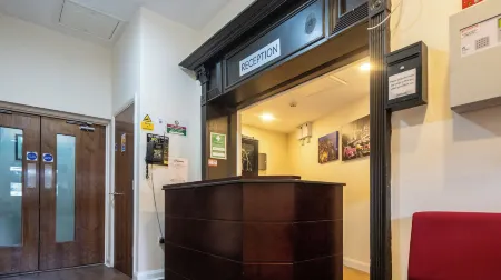 Trivelles Seaforth Отели рядом с достопримечательностью «Айнтри Рейскорс»