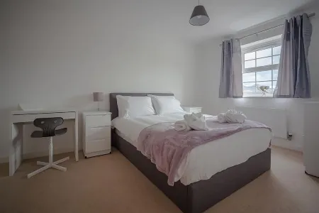 The Robin Coach House by RentMyHouse