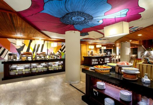 3. 베드락 호텔 쿠..