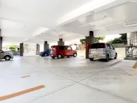 Luana Lea Karate Kaikan Mae - parking