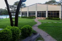 Tiffany s Canyon Lodge Hotels near Kalimba Reptile Park