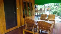 Maratua Guest House Hotels in Teluk Harapan