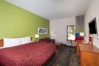 Days Inn & Suites by Wyndham Fort Myers Near JetBlue Park