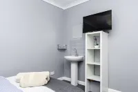 Shirley House 2 Self Catering Guest House 10 Min Walk to Southampton General Hospital