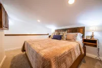 The Nuthatch Cabin 15 Min to Magnolia Baylor Hotels in Elm Mott