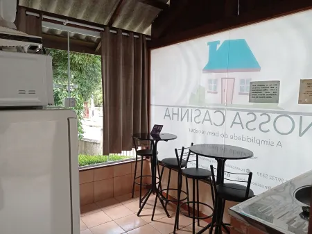 ANC Capivari - 400m do Parque Capivari Отели рядом с достопримечательностью «Casa - Chalé Condomínio Estância das Águas Claras»