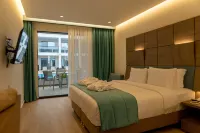 Mirror Hotel - Parvekkeita