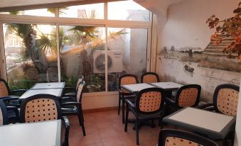 Hotel les Palmiers En Camargue