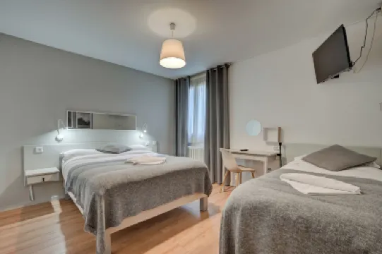 ホテル ポール サン・ソーヴール大聖堂周辺のホテル