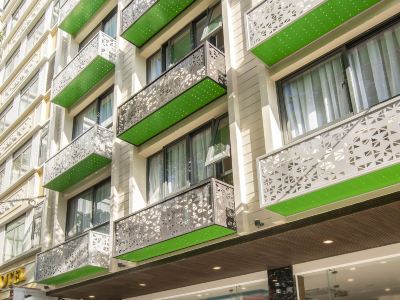 TITAN HOTEL