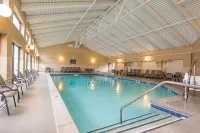 DoubleTree by Hilton Hotel Grand Rapids Airport فنادق في Kentwood