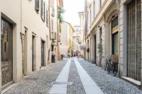 Palazzo Del Pero Luxury Attic - Bymyhomeincomo فنادق في Province of Como