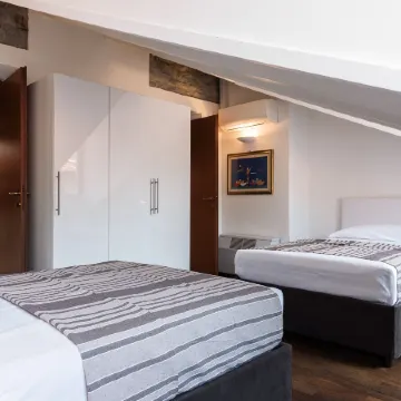 Palazzo Del Pero Luxury Attic - Bymyhomeincomo