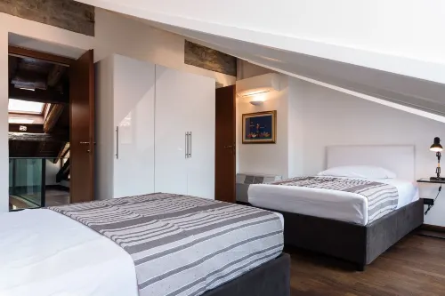 Palazzo Del Pero Luxury Attic - Bymyhomeincomo فنادق في Province of Como