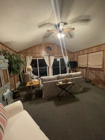 WOC PETS OK! Walk to Harborside, Bayhopper water taxi! Nature Lovers Delight! Отели рядом с достопримечательностью «Explore OC»