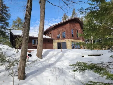 Waterfront Peninsula Escape Cabin