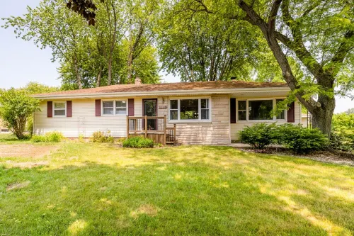 Pet-friendly home near Lake Michigan with fenced in back yard