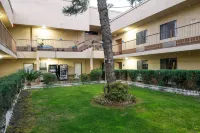Days Inn & Suites by Wyndham Artesia Hotels near Trader Joe's