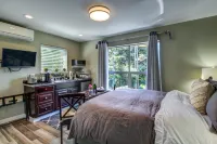 Cozy suite with lake and city views, hot tub, near parks, shopping, & dining Hotels in Mercer Island