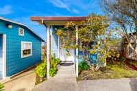 Comfortable & Inviting Cottage w/ an Enclosed Yard, and WiFi