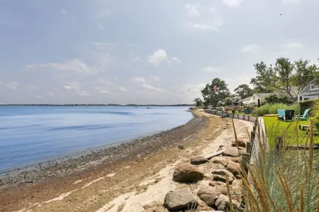 Buoy Cottage Отели рядом с достопримечательностью «Sag Harbor Historical Museum: The Annie Cooper Boyd House»