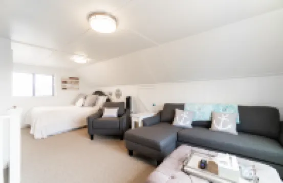 Charming Coastal Cottage with Ocean View and Fire Pit - Inviting Retreat Hotels in Gleneden Beach