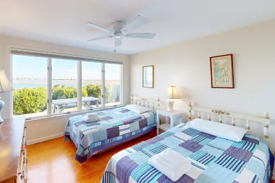 Stunning waterfront home with furnished deck, dock & majestic views - dogs OK Hotels near Cuffy's