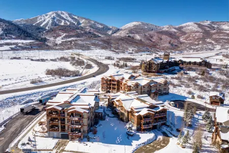 Fireplace and Balcony with Seating - Stunning Mountain Modern Retreat