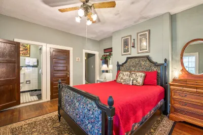 Lake Duplex with Central AC, WiFi, Fireplace & W/D - Steps to Pool and Tennis