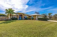Fantastic home near beaches & docks with heated saltwater pool & office Hotels in Sebastian