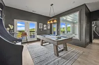 Stunning Lake Retreat - Indoor Pool, Hot Tub, Game Room Hotels in Jefferson County