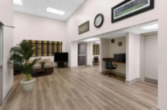 巴吞魯日-I-10温德姆速8酒店