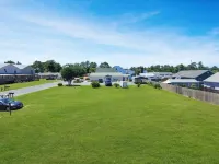 Bright Chef's Kitchen and Cozy Living Areas - Charming Coastal Escape Hotels in Chincoteague